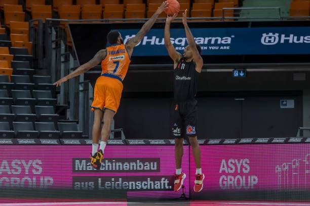 球迷们自发 球迷们自发