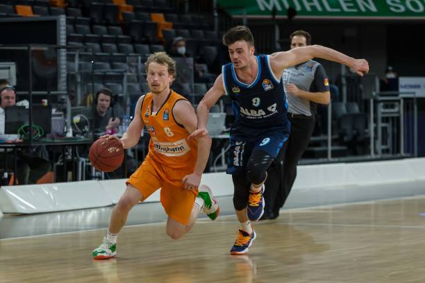 运动场地开 运动场地开